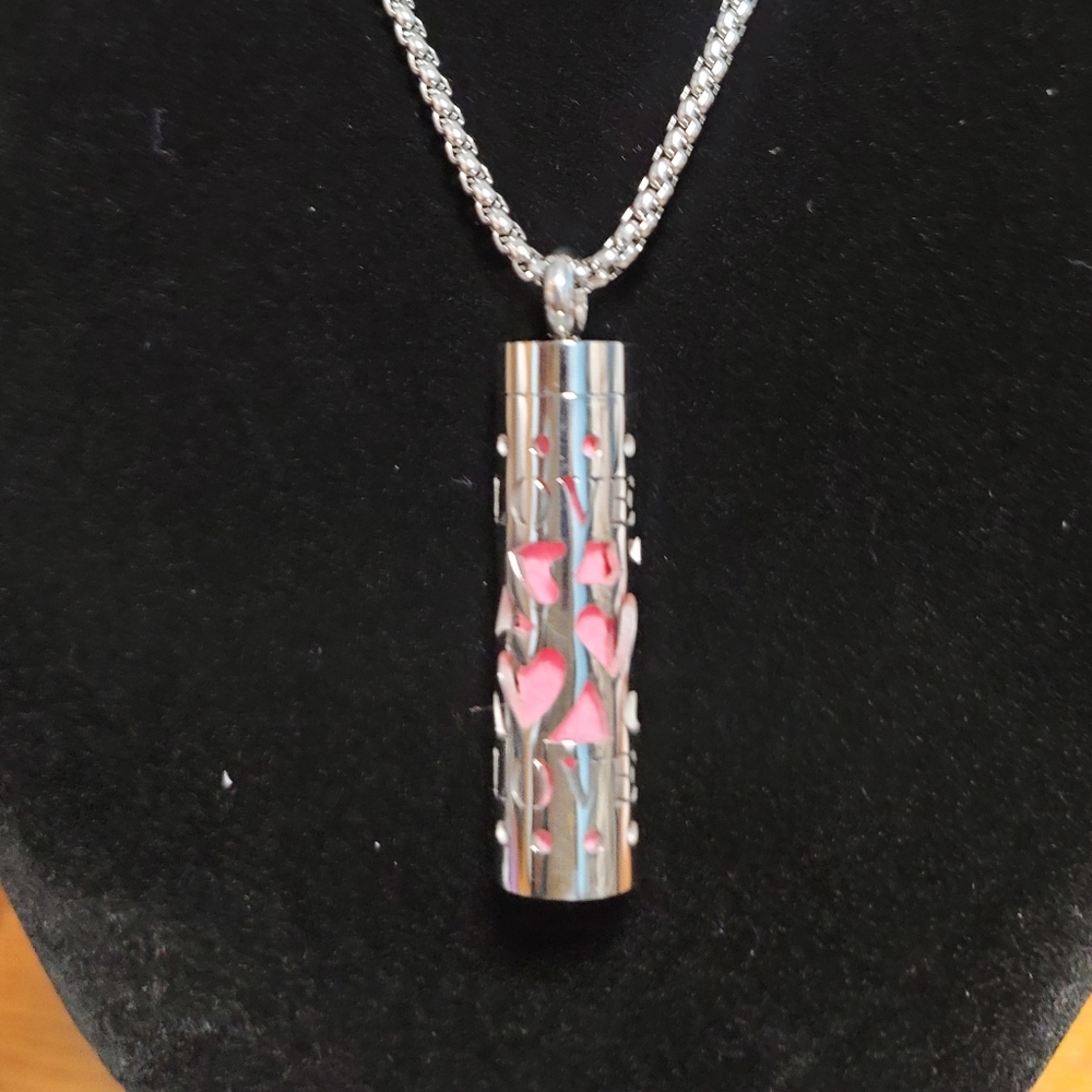 Necklaces - Picture 2 of 8